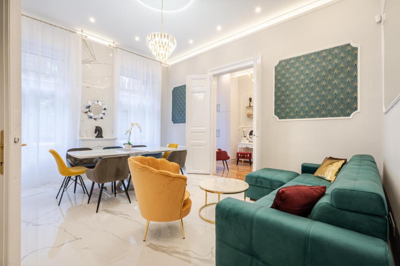 Premium Art Deco Apartment At Broadway // 4Bdr & 3Br Budapest Luaran gambar