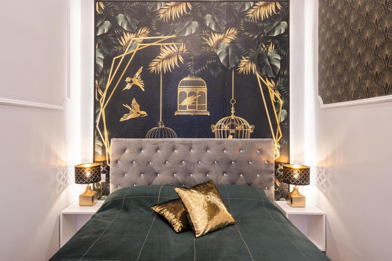 Premium Art Deco Apartment At Broadway // 4Bdr & 3Br Budapest Luaran gambar