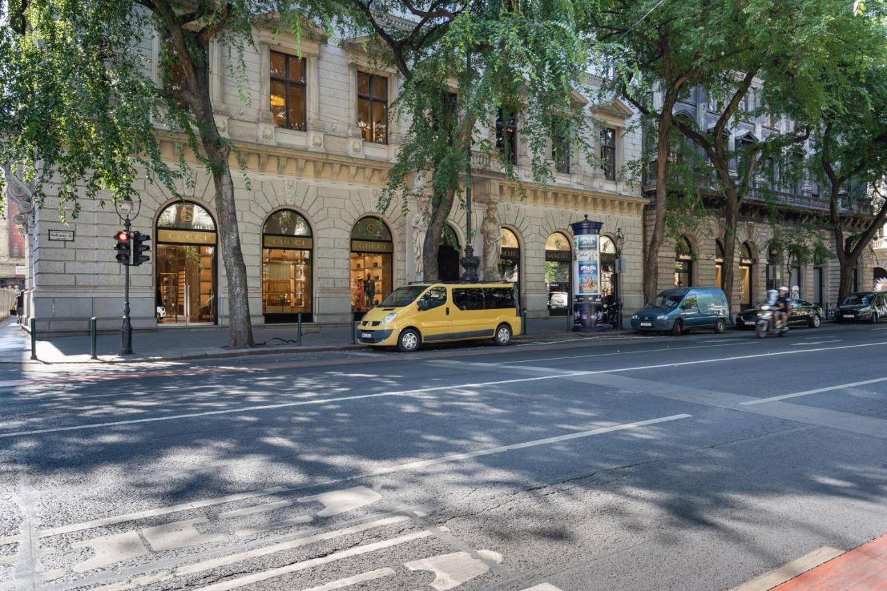 Premium Art Deco Apartment At Broadway // 4Bdr & 3Br Budapest Luaran gambar