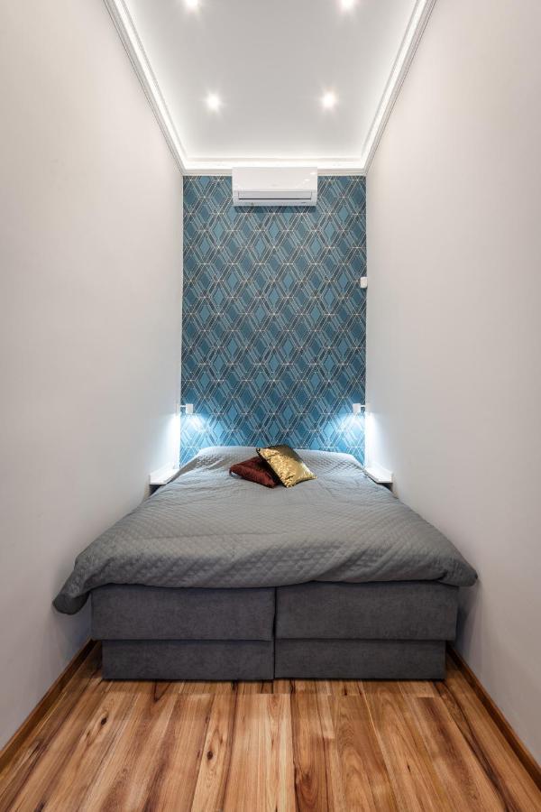 Premium Art Deco Apartment At Broadway // 4Bdr & 3Br Budapest Luaran gambar