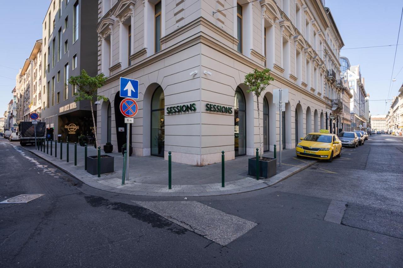 Premium Art Deco Apartment At Broadway // 4Bdr & 3Br Budapest Luaran gambar