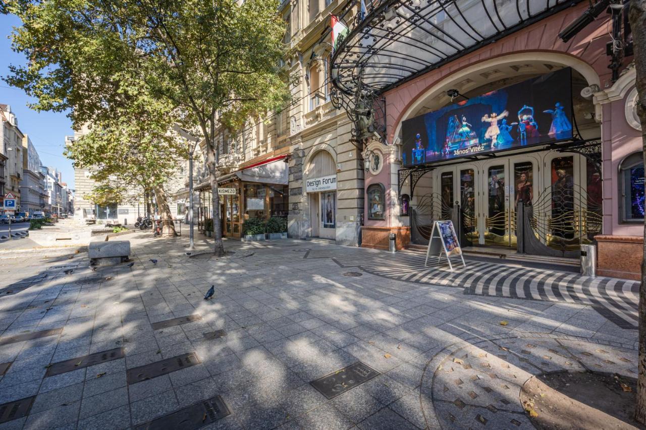 Premium Art Deco Apartment At Broadway // 4Bdr & 3Br Budapest Luaran gambar
