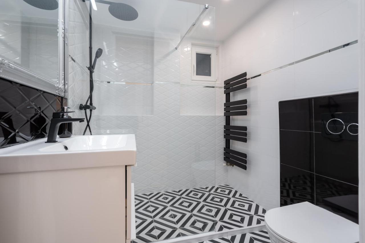 Premium Art Deco Apartment At Broadway // 4Bdr & 3Br Budapest Luaran gambar